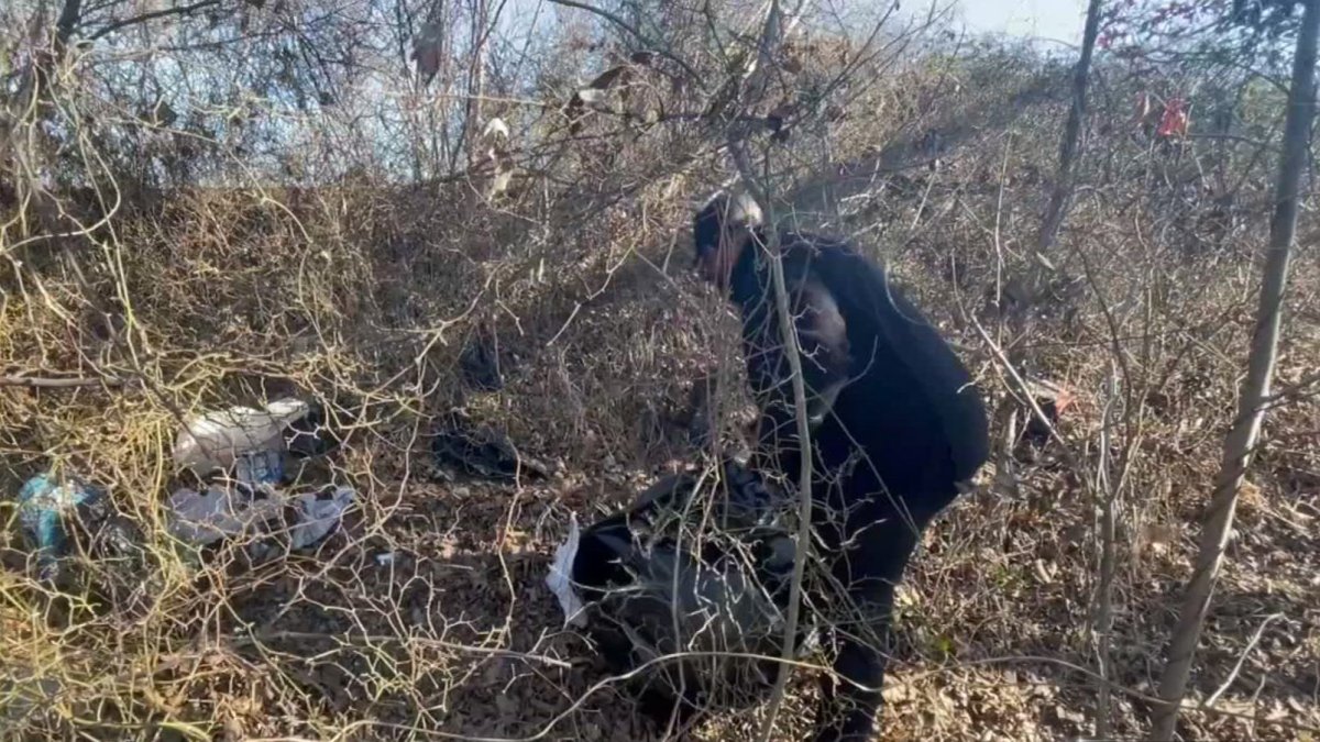 Volunteers Clean Up Dallas Neighborhood on MLK Holiday - Vimarsana News
