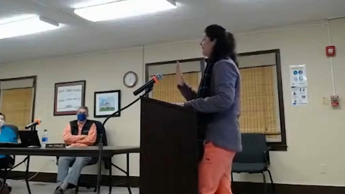 Virginia Mom Charged in Threat to Bring Guns to School Over Masks – NBC 5 Dallas-Fort Worth - Vimarsana News
