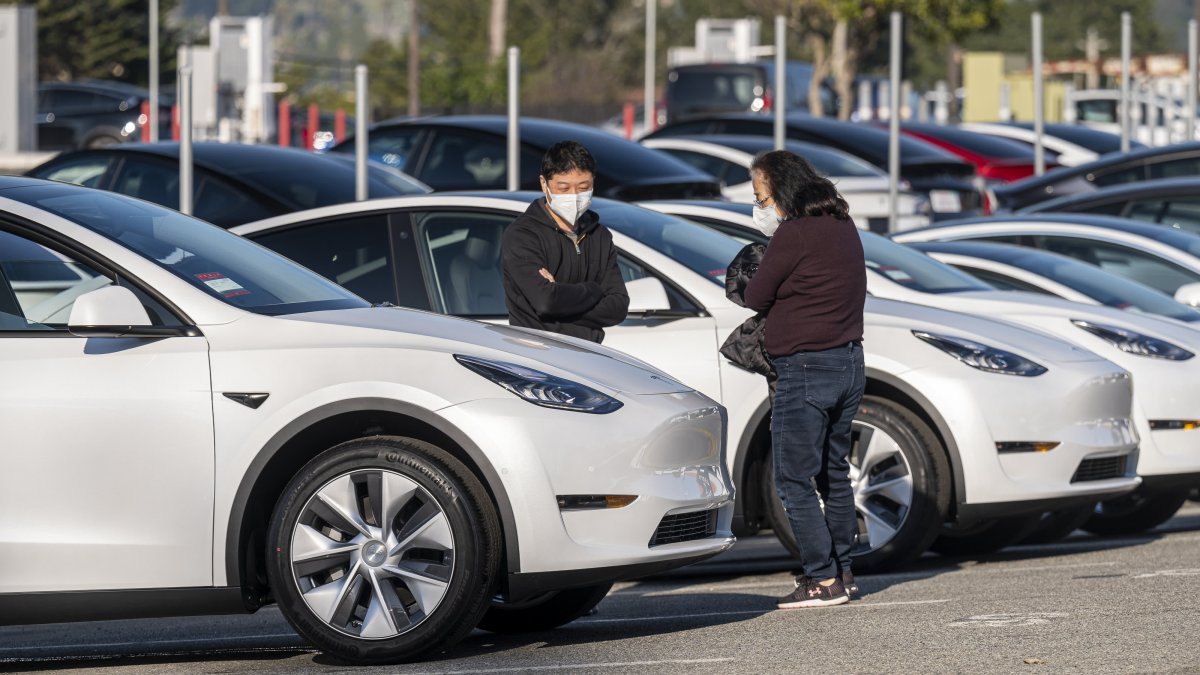 Why Tesla and GM Want to Be Big in a New Kind of Car Insurance Business - Vimarsana News