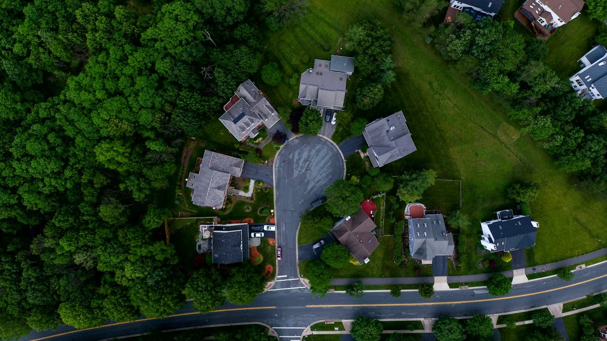 Suburban Sprawl Is Weighing on the U.S. Economy - Vimarsana News