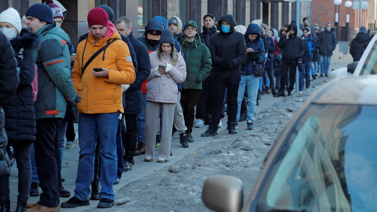 Russian Ruble Plunges Nearly 30% Against the Dollar Amid Sanctions Over Ukraine Invasion - Vimarsana News