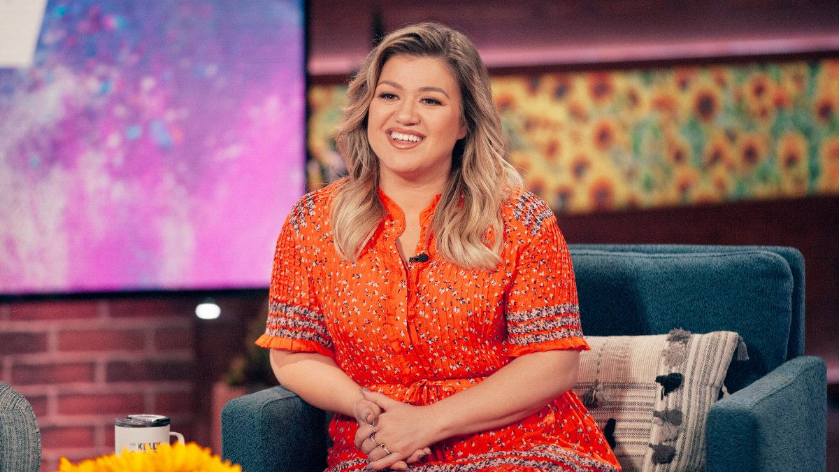 Kelly Clarkson Settles Divorce With Brandon Blackstone For Millions – NBC 5 Dallas-Fort Worth - Vimarsana News