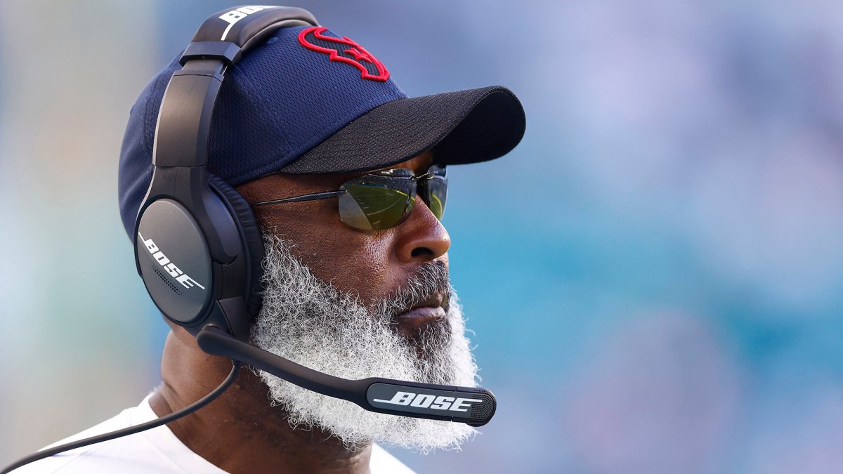 Texans fire coach Lovie Smith after one season 