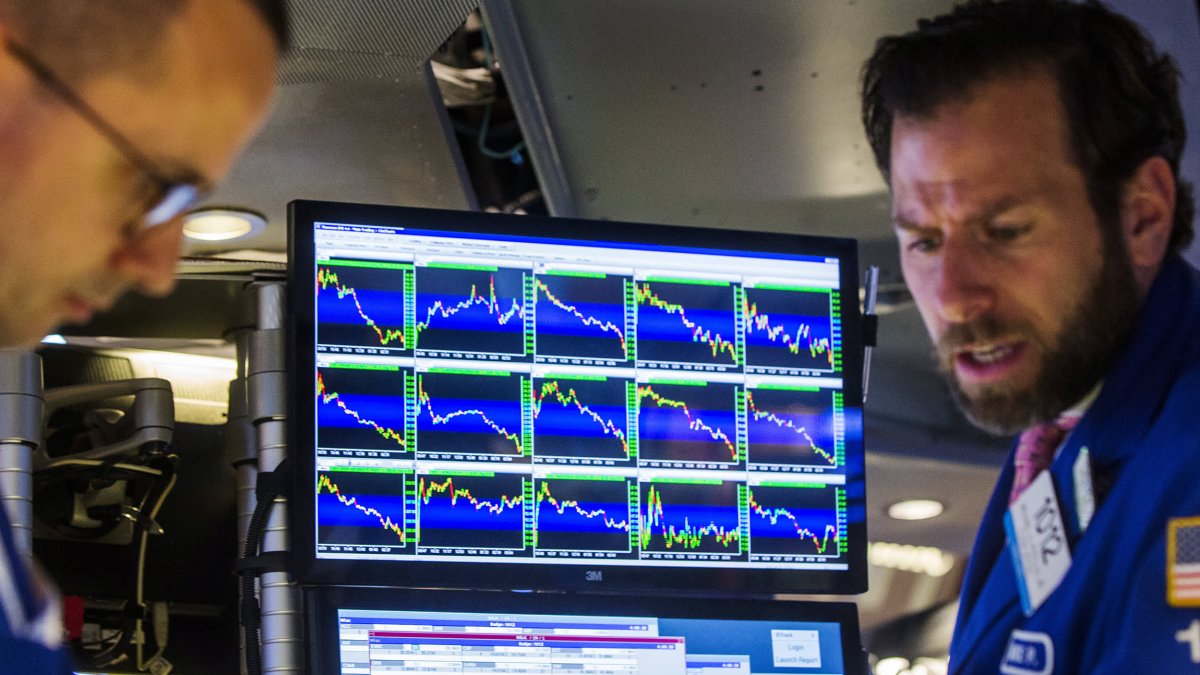 Tech Companies Fight Low Morale and Attrition With More Equity Grants as Their Stocks Get Slammed - Vimarsana News