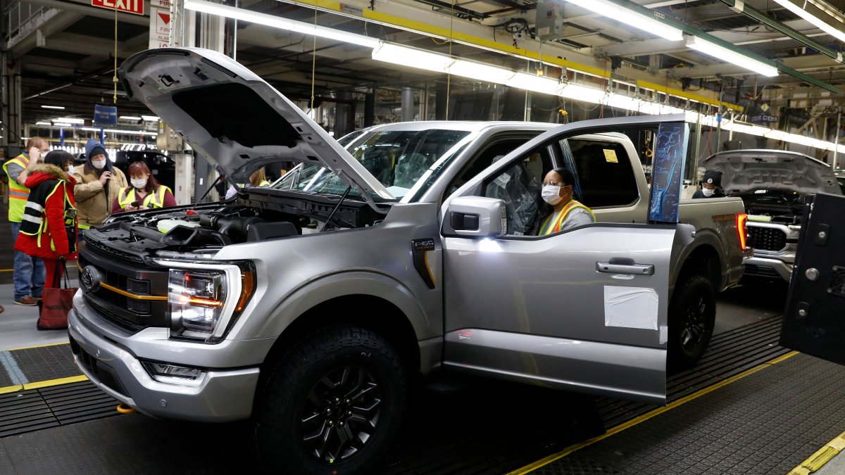 Wall Street Praises Ford's EV Plans But Questions Its Sales and Profit Margin Targets - Vimarsana News