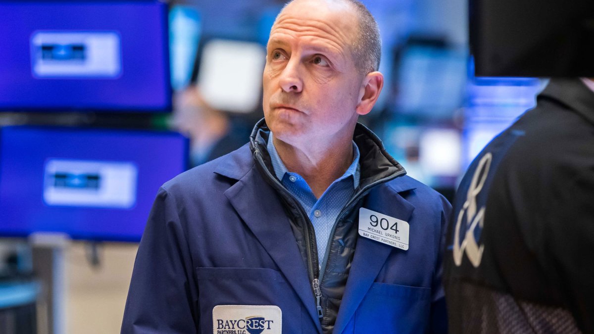 Treasury Yields Slump to Start the Week - Vimarsana News