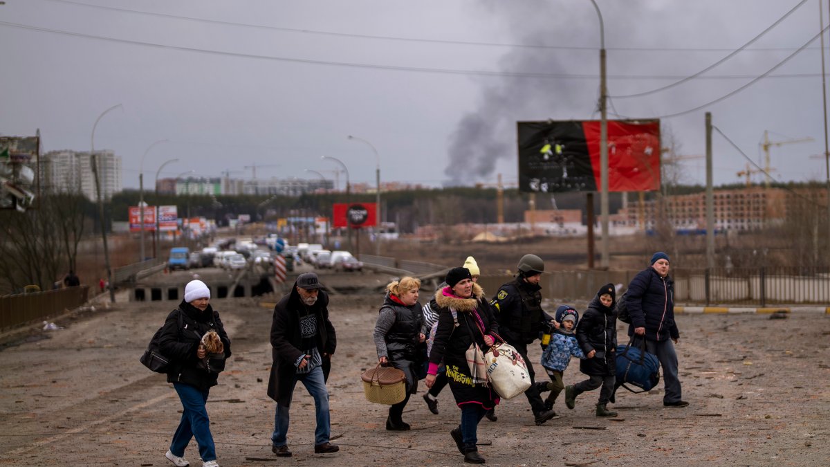 Crisis Deepens, Ukraine Accuses Moscow of 'Medieval' Tactics – NBC 5 Dallas-Fort Worth - Vimarsana News