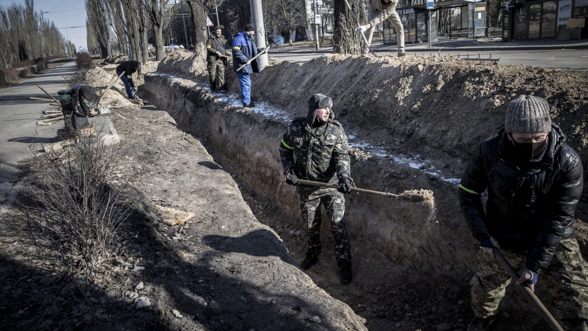 Russian Strikes Hit Western Ukraine as Offensive Widens – NBC 5 Dallas-Fort Worth - Vimarsana News