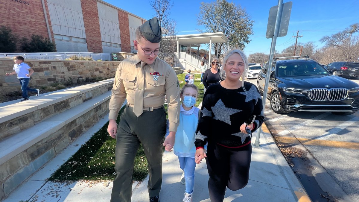 Father Surprises Daughter After Being Deployed for 6 Months - Vimarsana News