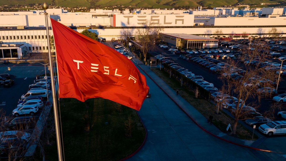 Tesla Monitored Its Employees on Facebook With Help of PR Firm During 2017 Union Push - Vimarsana News