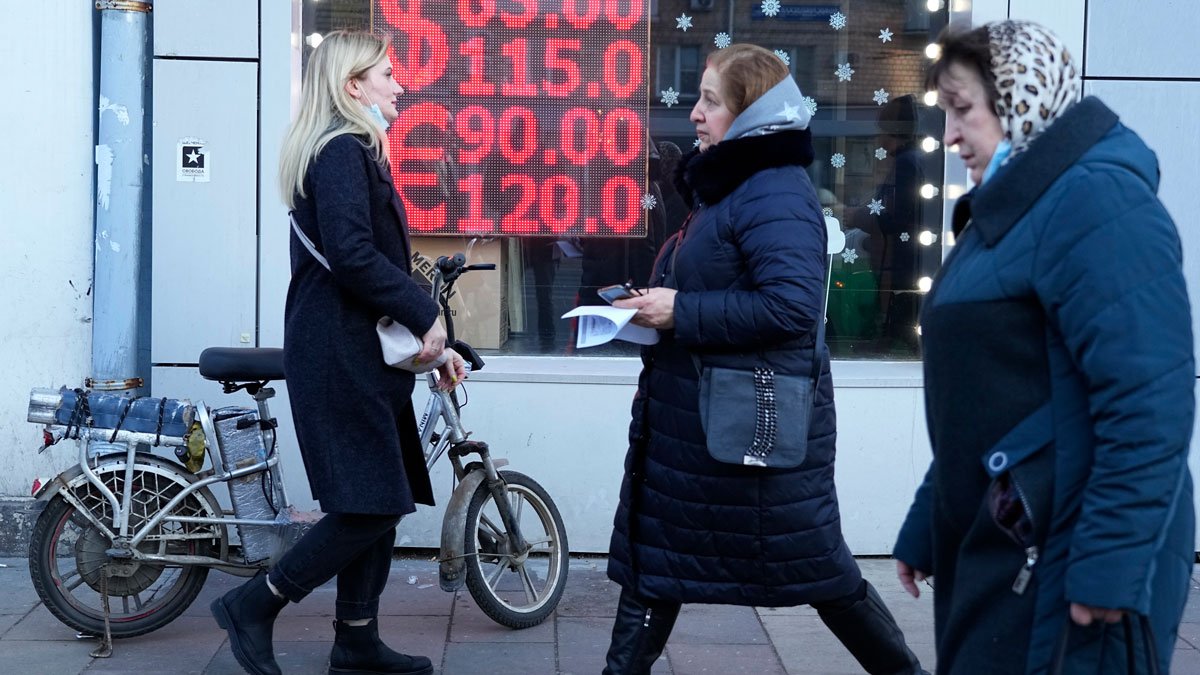 Sanctions Hit Russian Economy, Although Putin Says Otherwise - Vimarsana News