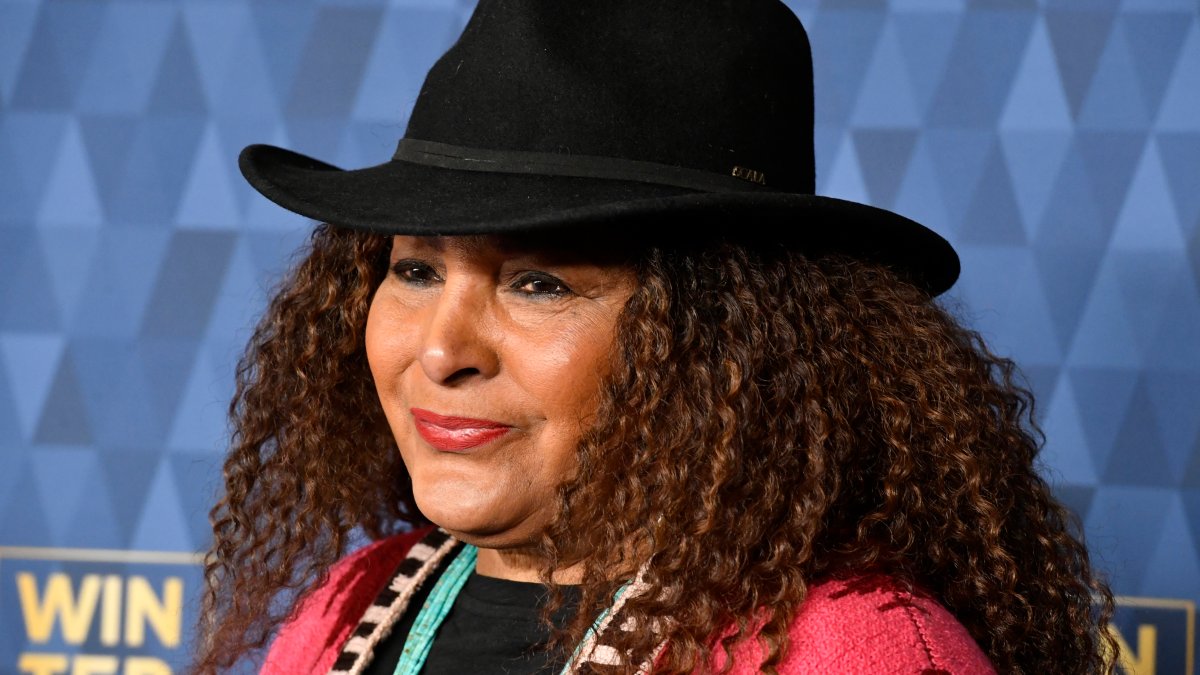 Pam Grier Covers 'Everything' in a New Podcast of Her Career – NBC 5 Dallas-Fort Worth - Vimarsana News