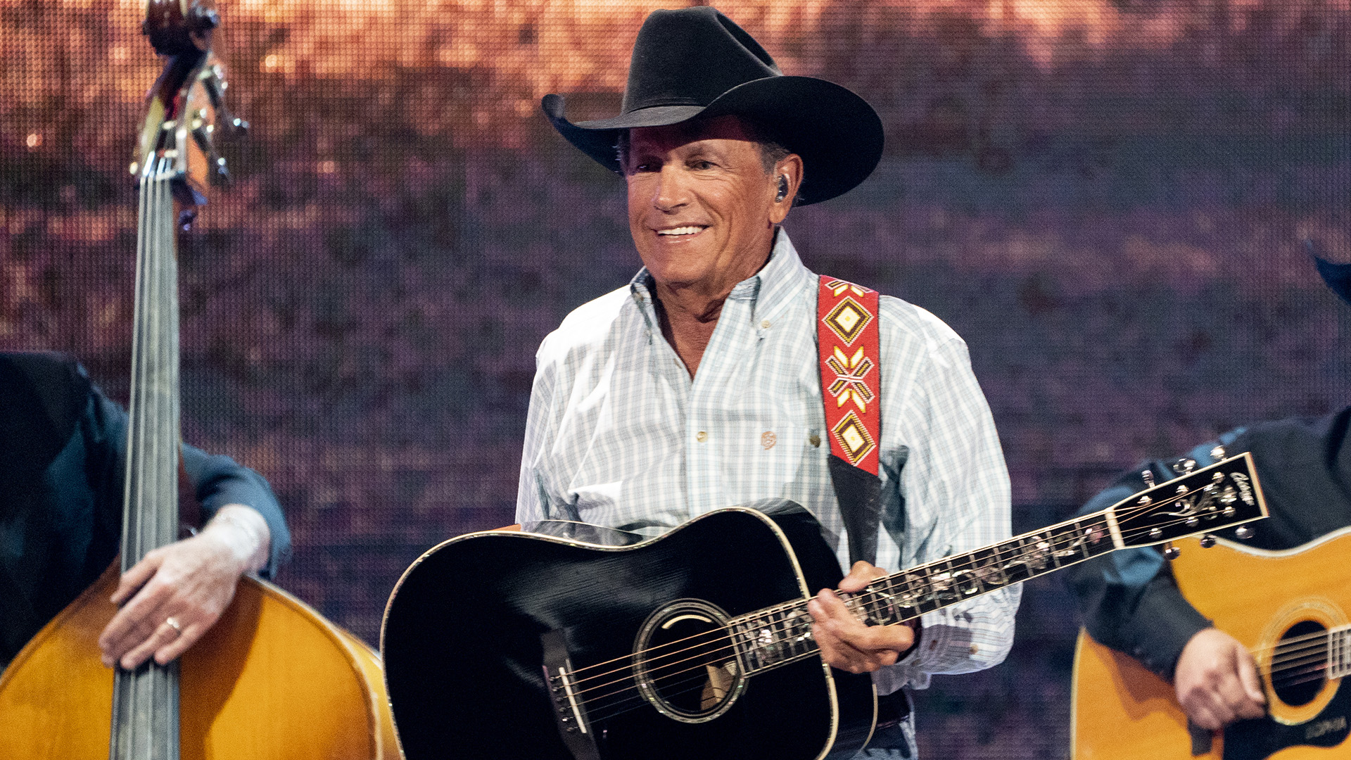 George Strait Kicks Off Summer With Two Record-Setting Stadium