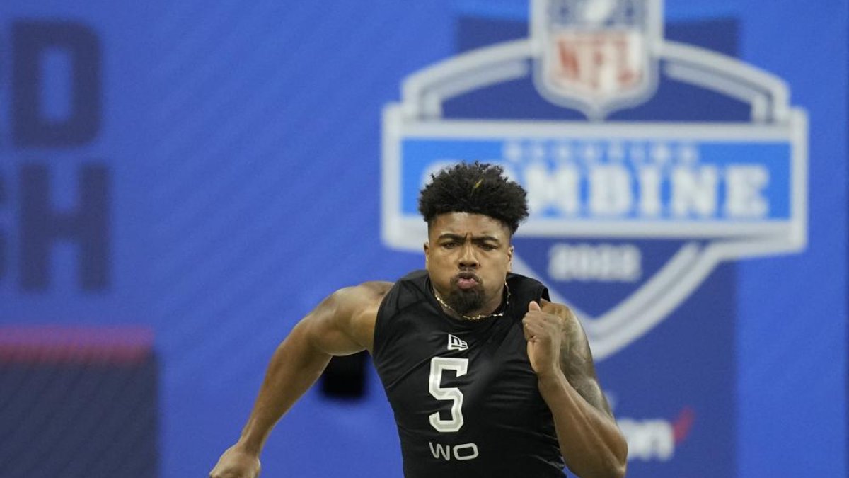 Should The Dallas Cowboys Restart the La'el Collins Project?