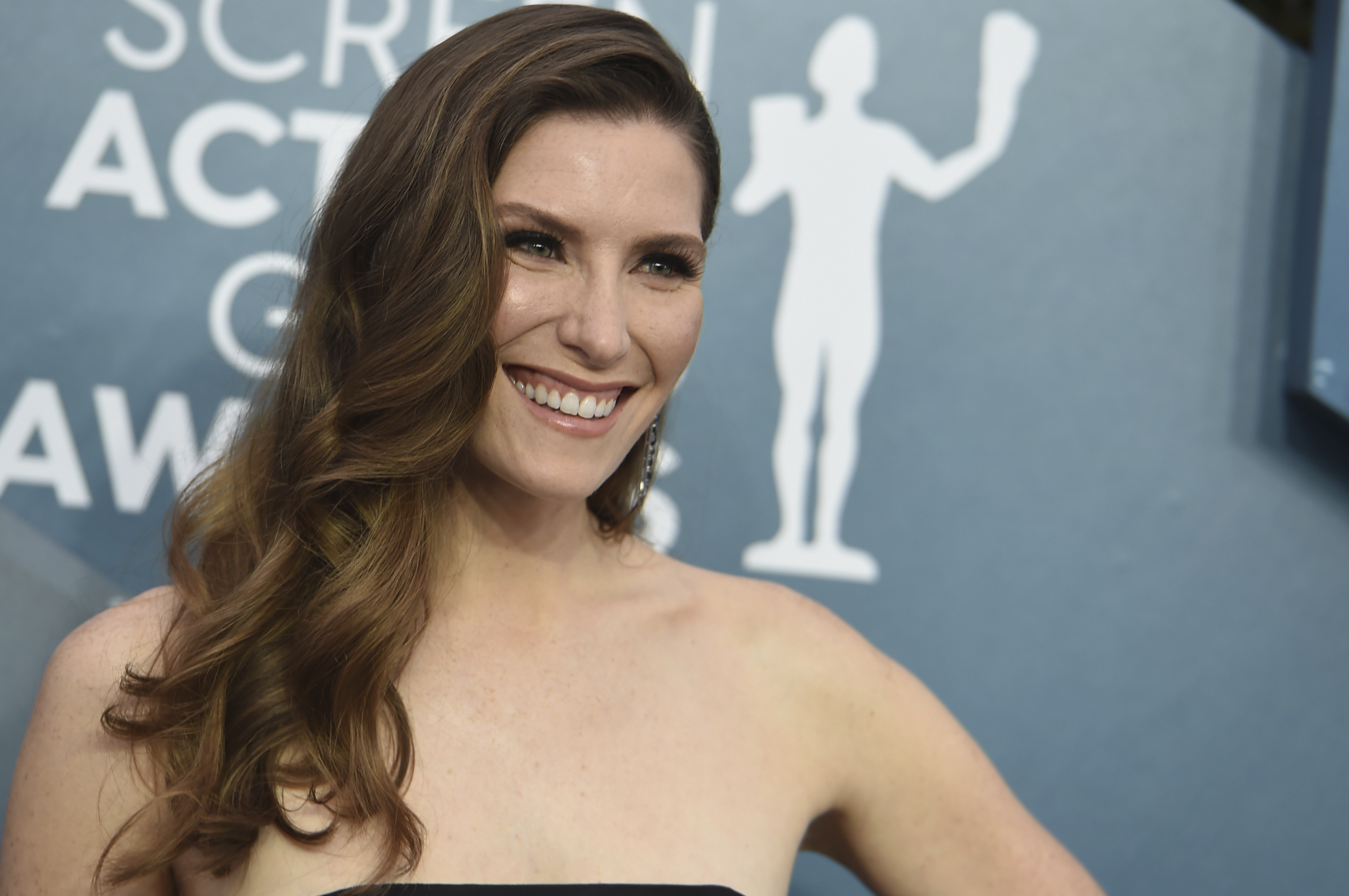 'Schitt's Creek' Star Sarah Levy Is Pregnant With Her First Baby – NBC 5 Dallas-Fort Worth - Vimarsana News