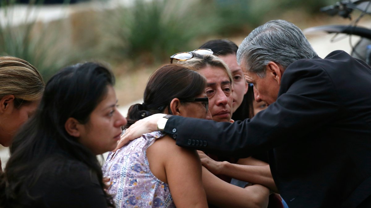 'Profound Grief': 19 Children, 2 Teachers Dead in Texas School Shooting – NBC 5 Dallas-Fort Worth - Vimarsana News