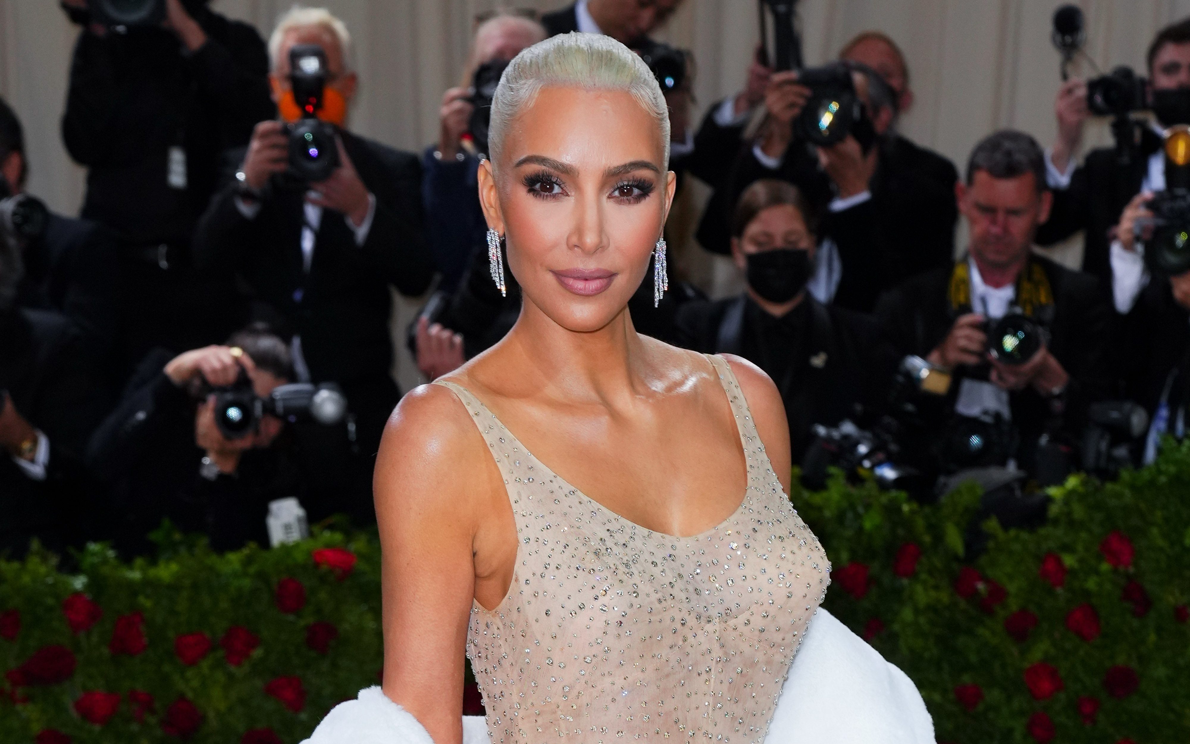 Inside Kim Kardashian's Marilyn Met Gala Fitting — Video