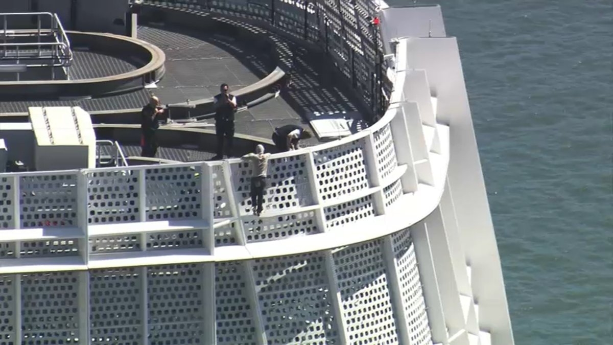 Person Climbs Salesforce Tower in San Francisco – NBC 5 Dallas-Fort Worth - Vimarsana News