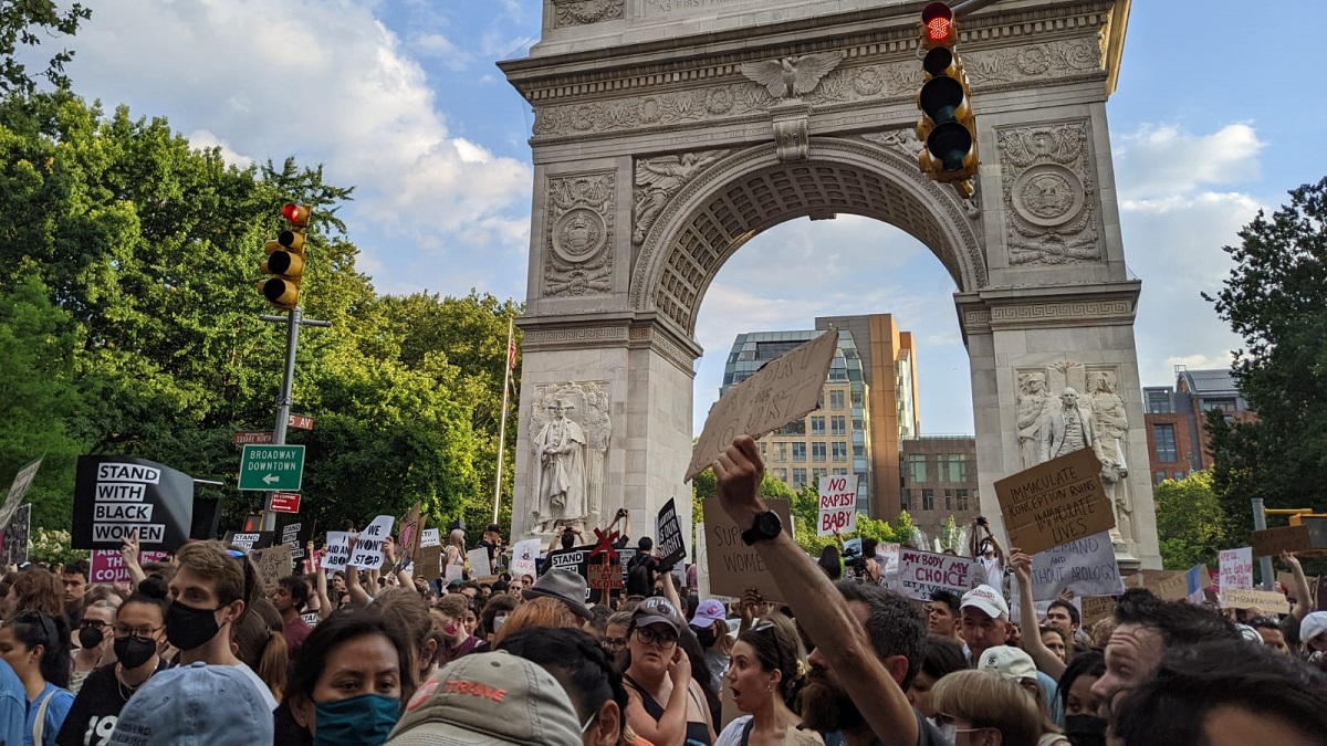 Rage, Despair, Tears Fill Streets Across US as Thousands Protest Roe ...
