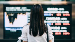 Worried About an Economic Downturn? Here’s What You Can Expect in a Typical Recession, According to Economists