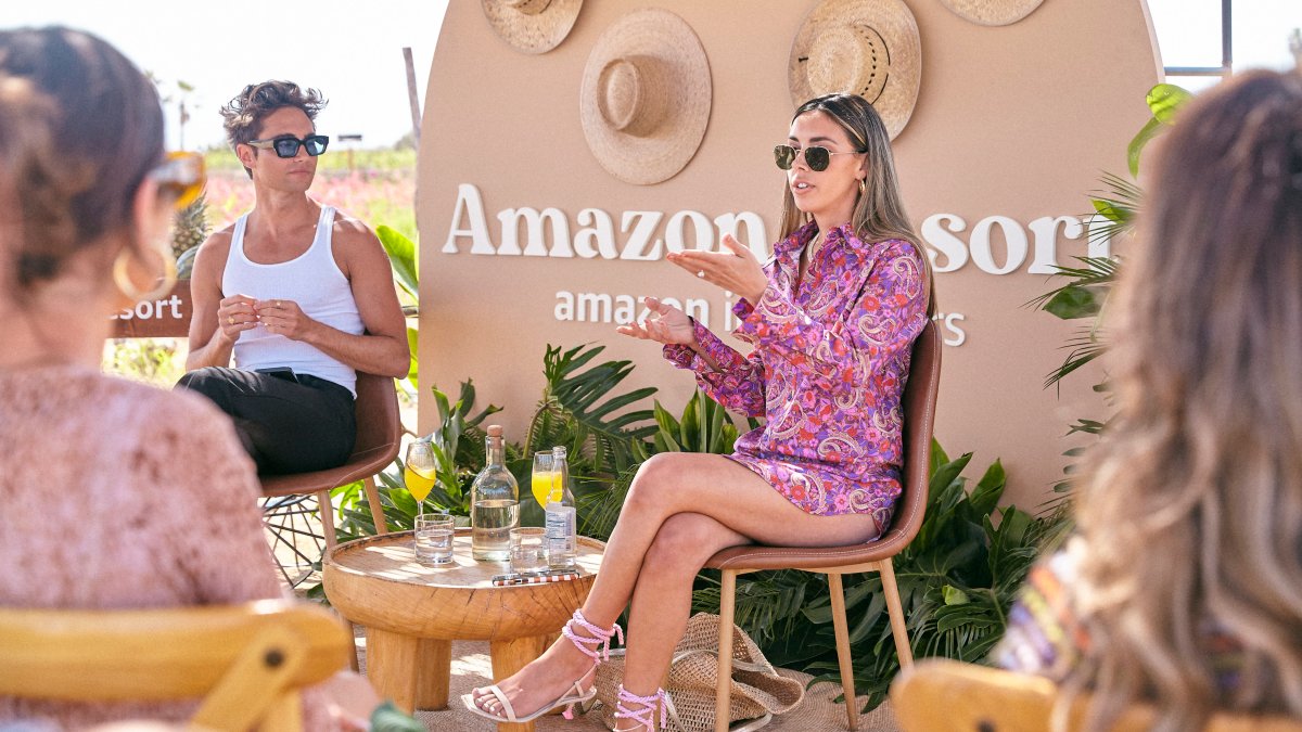 Amazon Is Flying Internet Influencers to Luxurious Resorts in Bid for Social Media Clout - Vimarsana News