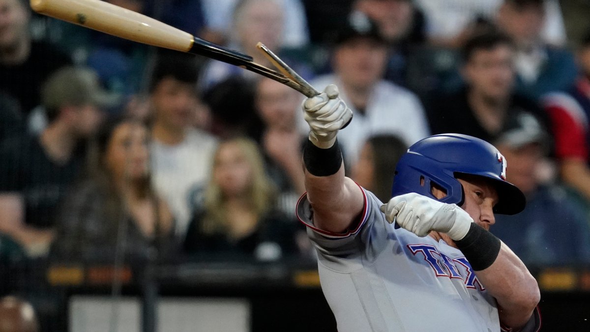 Yasmani Grandal's 3 RBIs lead White Sox to victory over Rangers