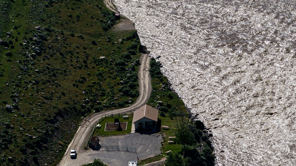 Yellowstone Flood Causes Gateway Towns to Become Dead Ends – NBC 5 Dallas-Fort Worth - Vimarsana News