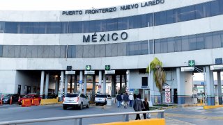 border crossing in nuevo laredo