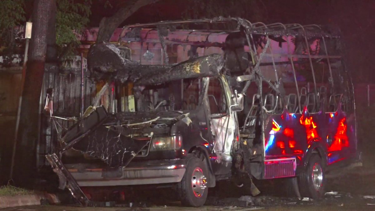 Driver and 19 Passengers Escape Dallas Party Bus Fire Overnight – NBC 5 Dallas-Fort Worth - Vimarsana News