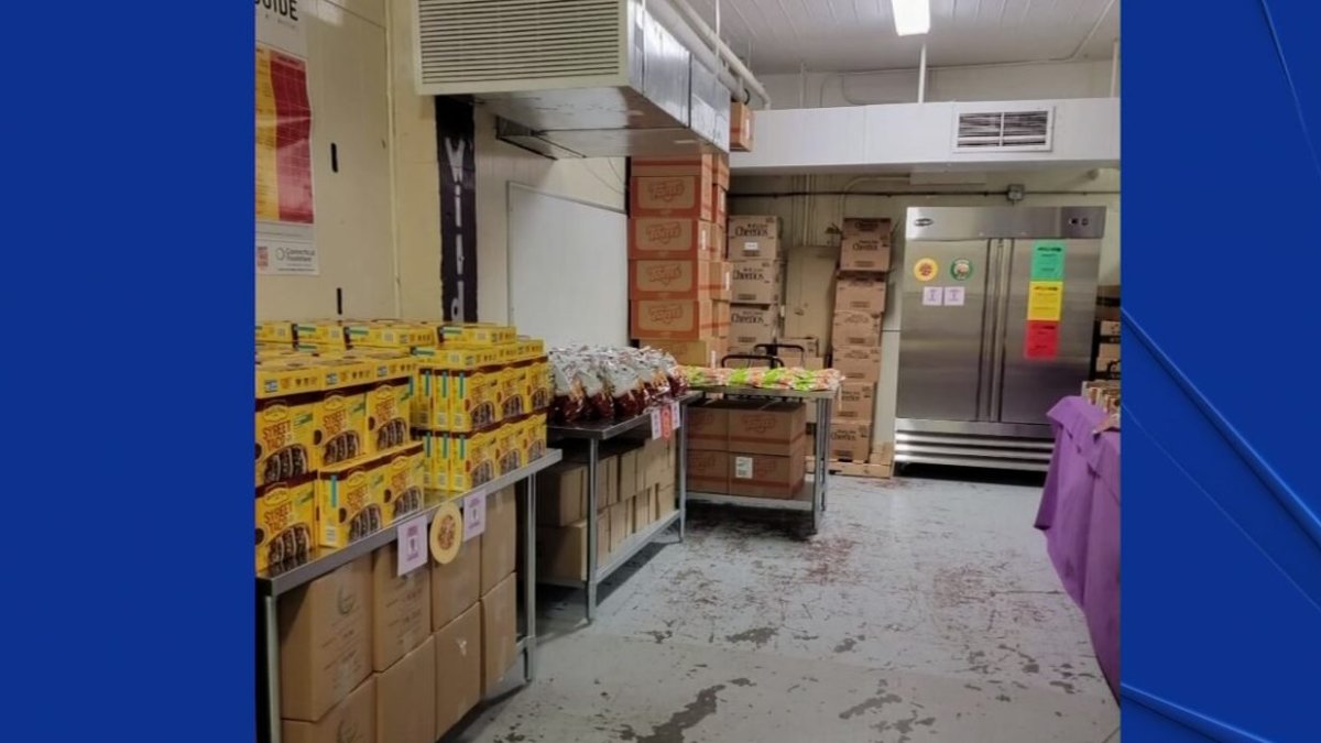 Fort Worth Middle School Opens Food Pantry to Feed the Community - Vimarsana News
