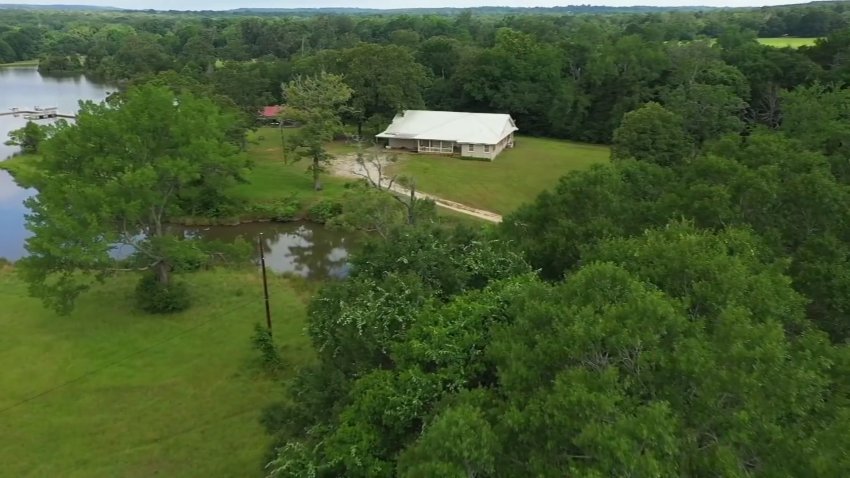 Friends of 5 Family Members Slain by Escaped Murderer Seek Support, Answers