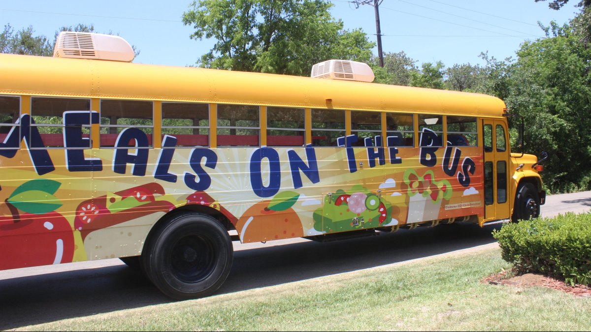 The Wheels on the Bus Go 'Round and Deliver Meals in Johnson County - Vimarsana News