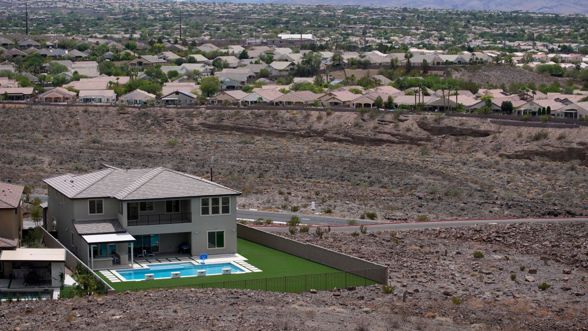 Drought Drives Las Vegas to Limit Size of Home Swimming Pools – NBC 5 Dallas-Fort Worth - Vimarsana News