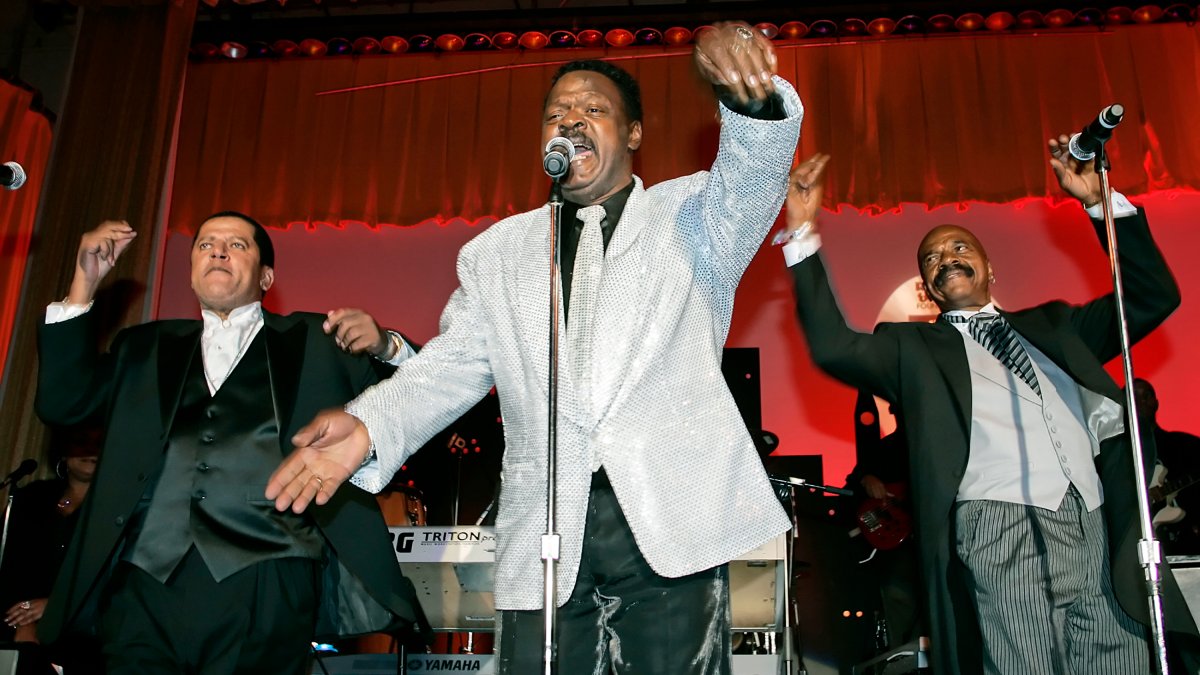Delfonics Lead Singer William 'Poogie' Hart Dead at 77 – NBC 5 Dallas-Fort Worth - Vimarsana News