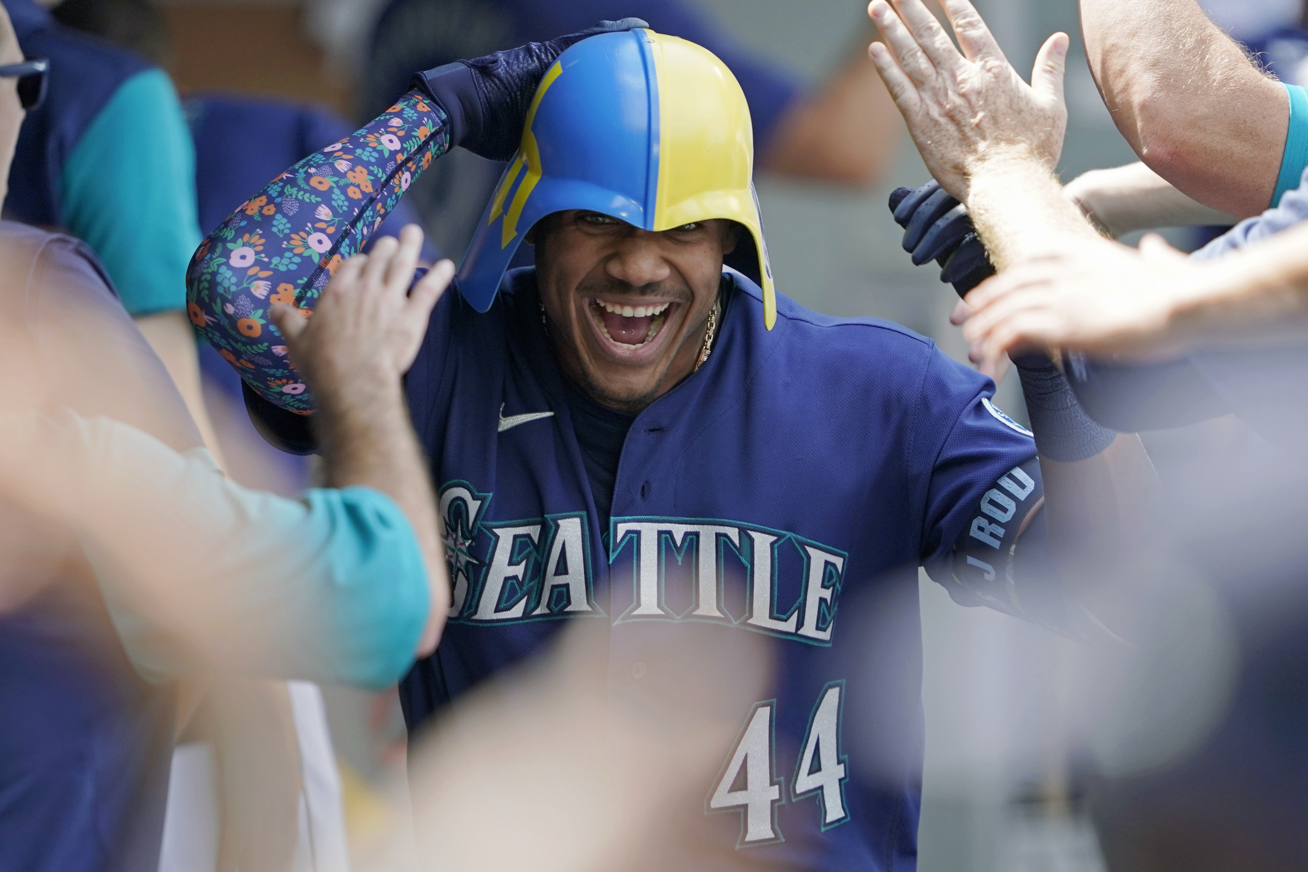 How Seattle Mariners' Julio Rodriguez can score you a flight on Alaska  Airlines - Alaska Airlines News