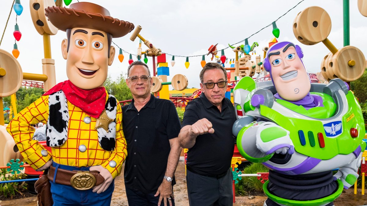 Tom Hanks Reacts to Tim Allen Not Being Cast in 'Lightyear' – NBC 5 Dallas-Fort Worth - Vimarsana News