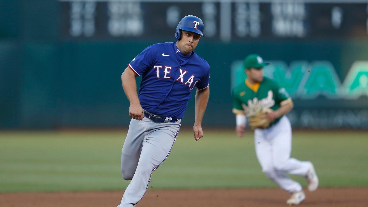 A's benefit from Rangers' defense, win 3-1 for 3rd straight