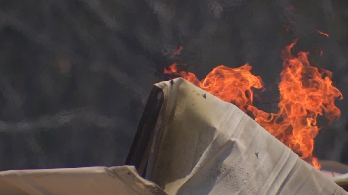 Fort Worth Grass Fire Sparks Off Highway – NBC 5 Dallas-Fort Worth - Vimarsana News