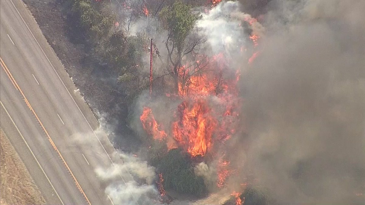 Firefighters Battle Fast-Moving Grass Fire in Parker County - Vimarsana News