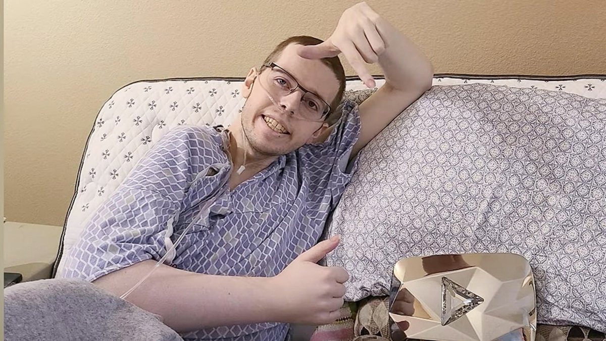Minecraft YouTuber Technoblade Dies at 23 – NBC 5 Dallas-Fort Worth - Vimarsana News