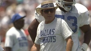 Quarterback Troy Aikman of the Dallas Cowboys rolls out against the News  Photo - Getty Images