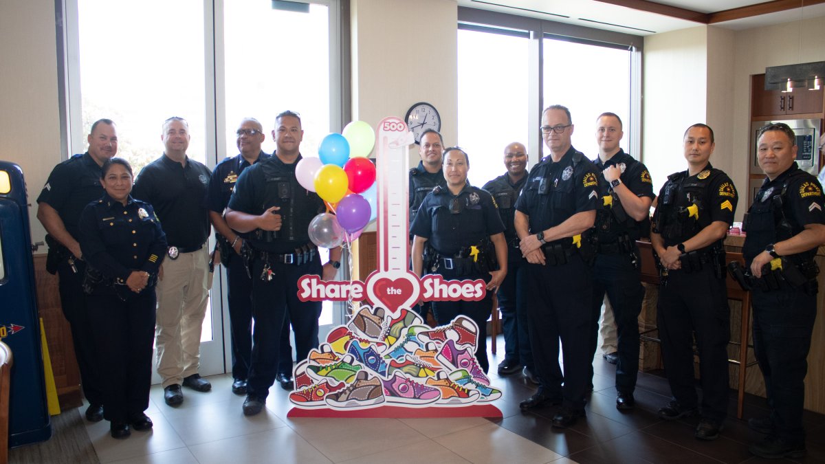 Dallas Police Donate Shoes to Local Children – NBC 5 Dallas-Fort Worth - Vimarsana News