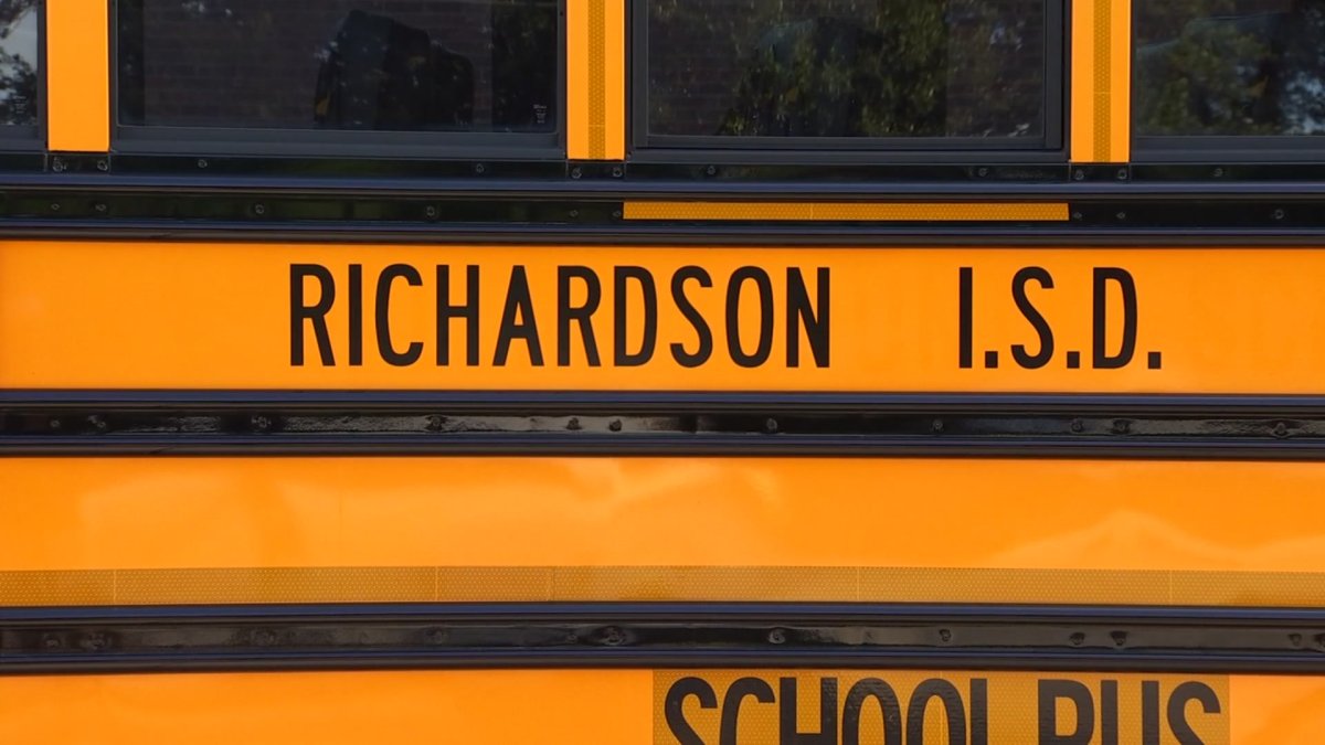 Richardson ISD cellphone policy: 5 schools will require pouch
