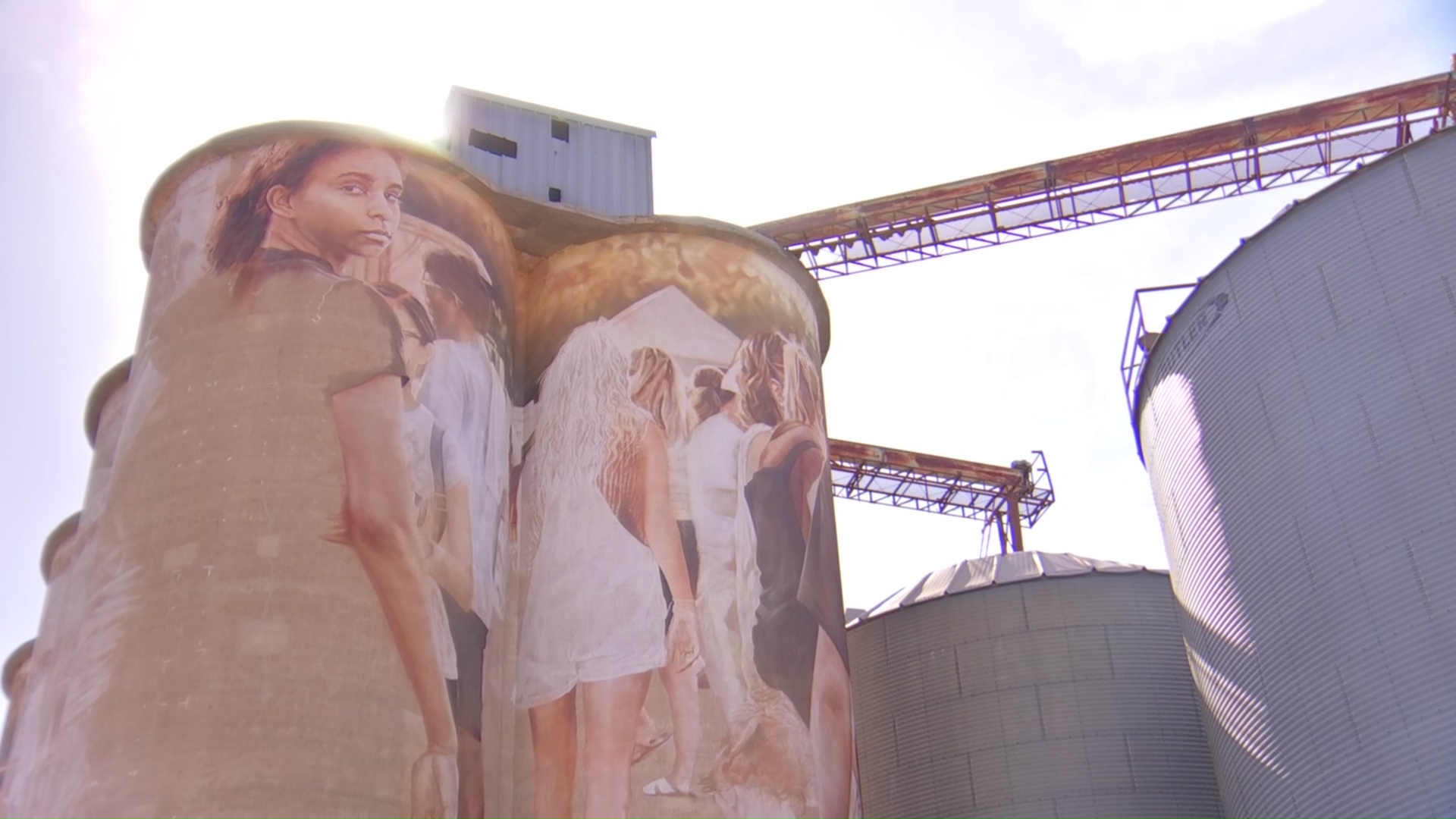 A Texas town gets its portrait on a silo