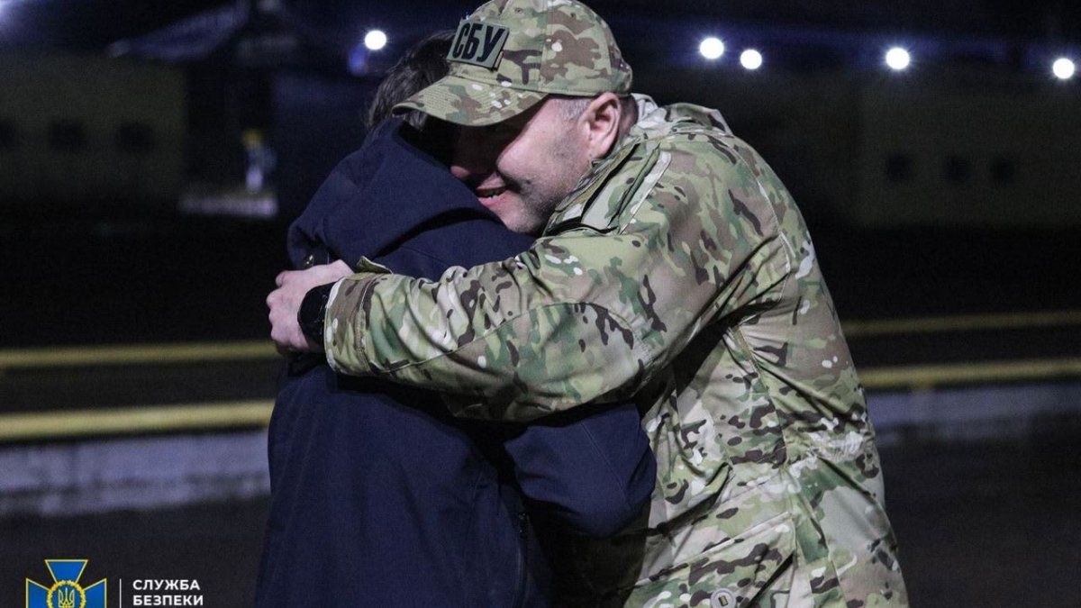Ukraine Welcomes Home 'Heroes' After Prisoner Swap; Russian Mobilization Sparks Anti-War Protests – NBC 5 Dallas-Fort Worth - Vimarsana News