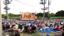 Shakespeare Dallas Samuell-Grand Park crowd