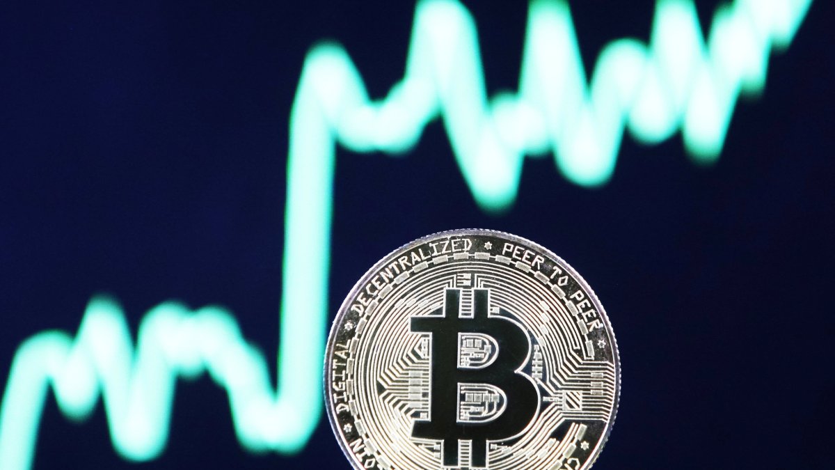 Crypto Prices Are Little Changed as $940 Million in Bitcoin Exits Exchanges - Vimarsana News