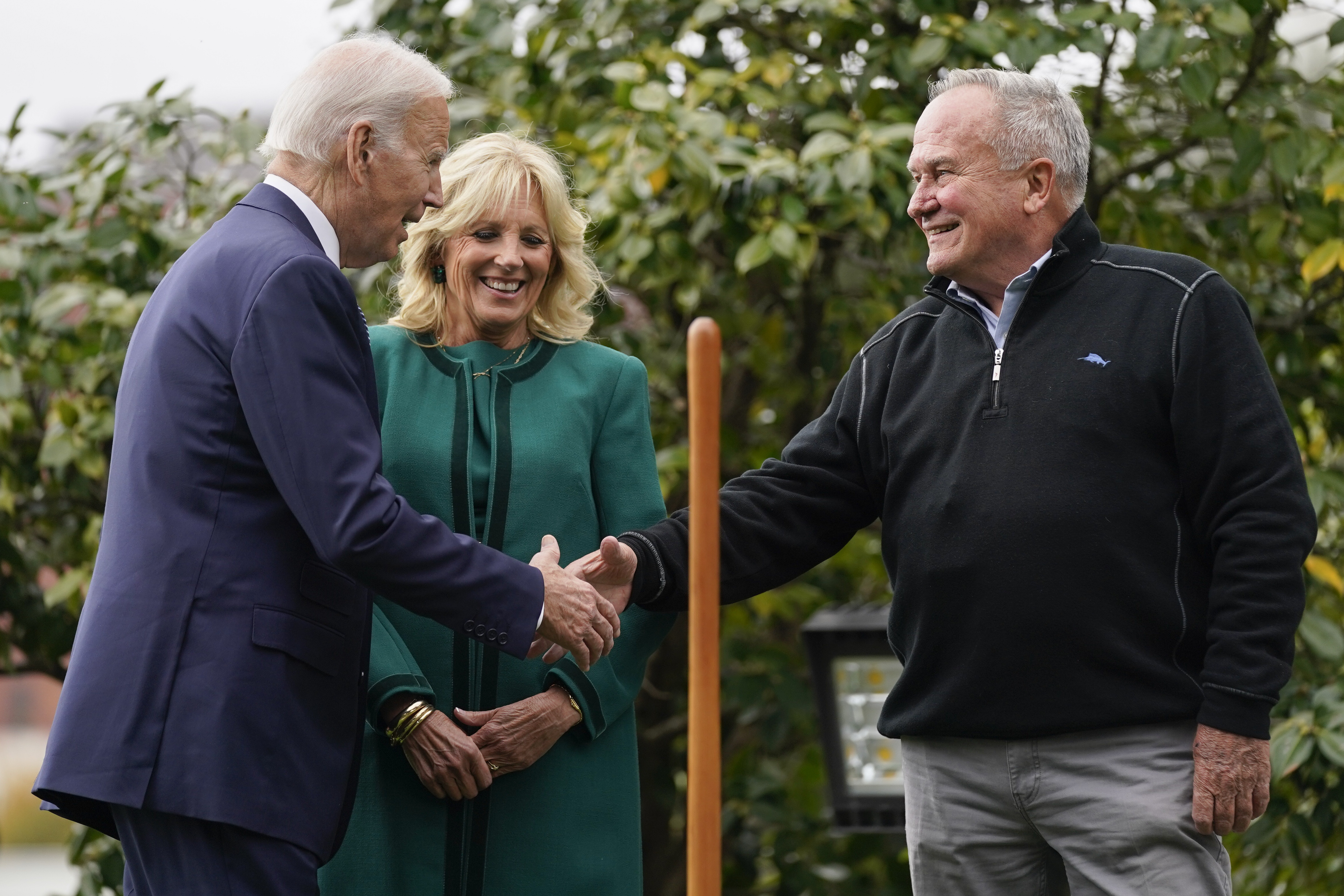 Bidens Honor White House Groundskeeper Dale Haney – NBC 5 Dallas-Fort Worth - Vimarsana News