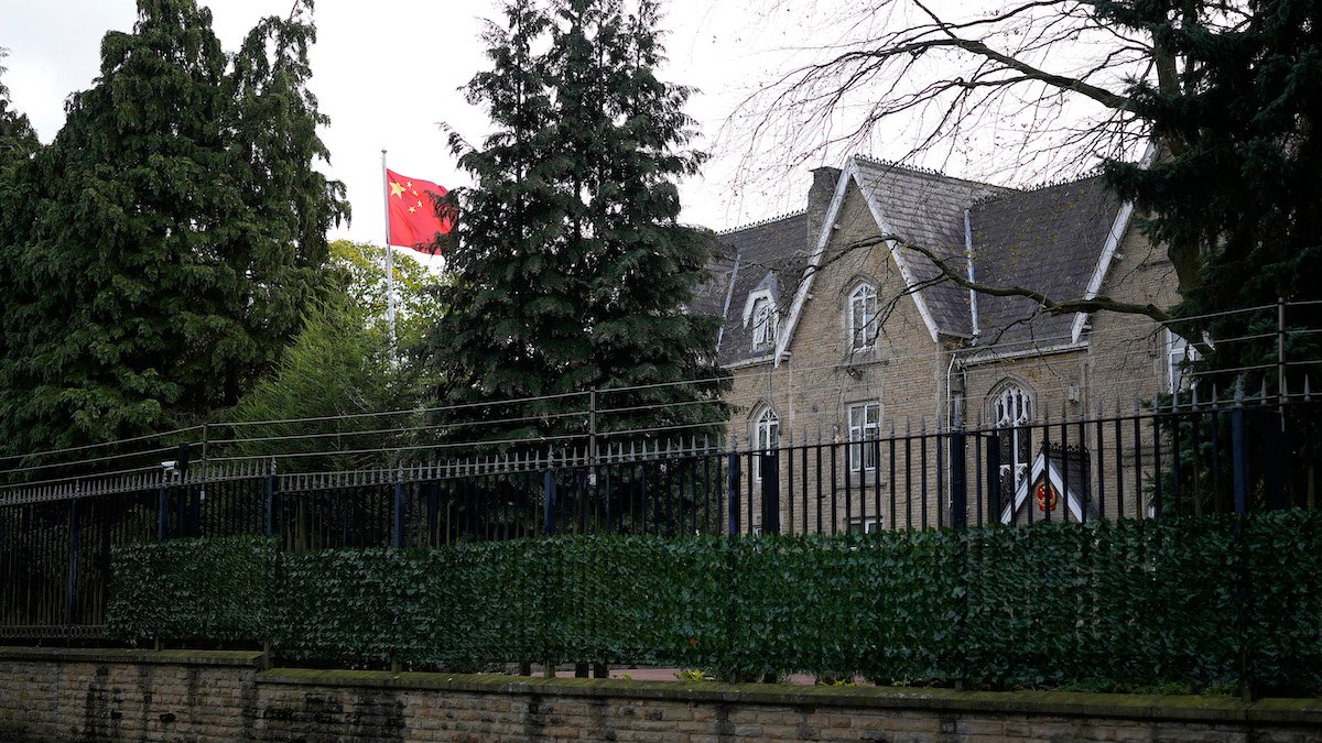 Hong Kong Protester Dragged Into Chinese Consulate in England and Beaten - Vimarsana News