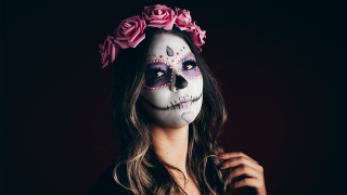 woman in Day of the Dead Catrina makeup